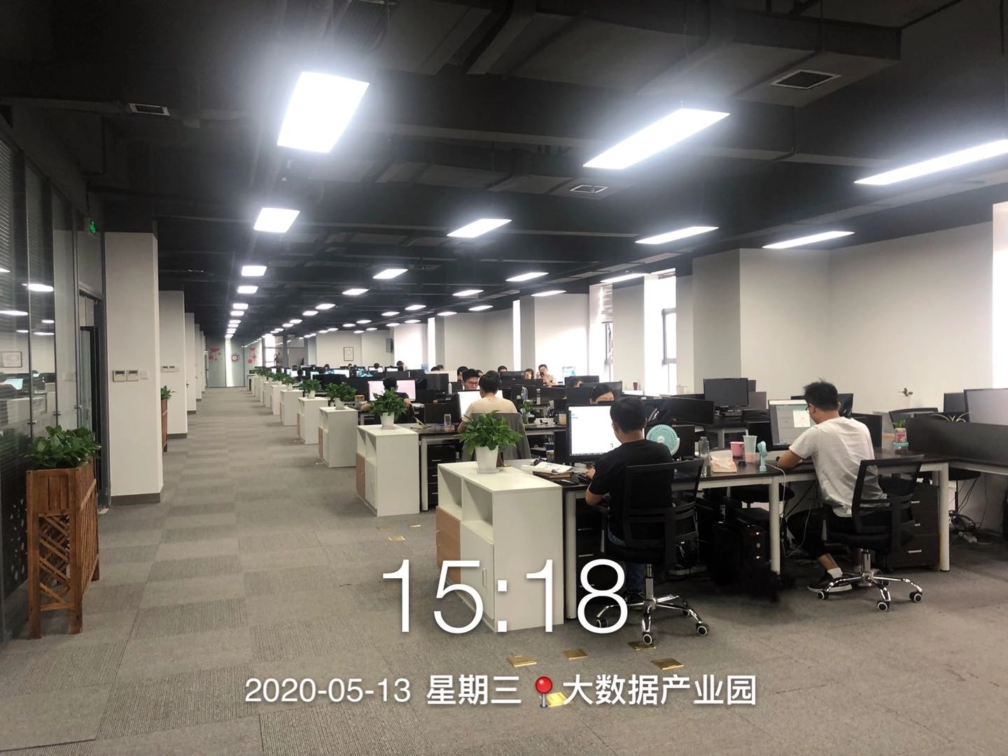 塞纳世现场办公图
